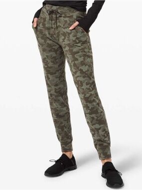 Lululemon joggers, green camp print, size 4, worn once